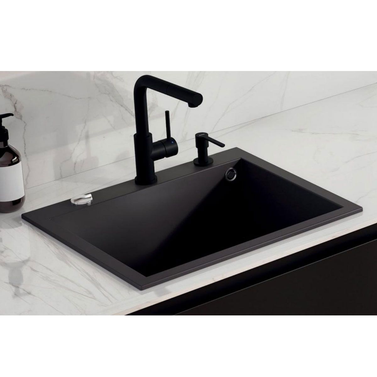 Distributeur de savon Luisina bec arrondi en inox revêtement PVD noir mat